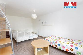 Hledáte prostorný rodinný dům v klidné lokalitě? Tento zděný