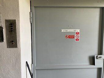 Nabízíme k pronájmu kancelář v průmyslovém areálu ve Fulneku