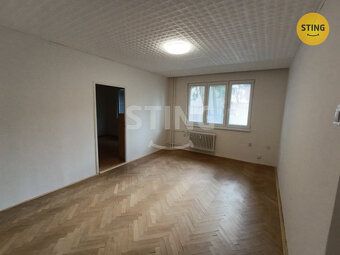 Nabízím k pronájmu prostorný byt o dispozici 2+1 a výměře 50
