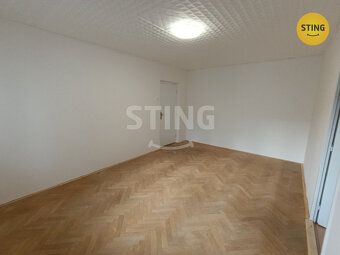 Nabízím k pronájmu prostorný byt o dispozici 2+1 a výměře 50
