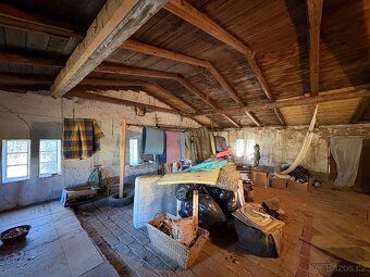Nemovitost se nachází na pozemku o celkové výměře 2 861 m². 