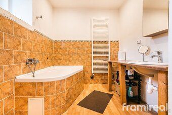 Ev.č. 02084 Nabízíme k prodeji zděný rodinný dům v klidné a 