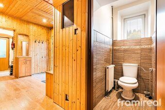 Ev.č. 02084 Nabízíme k prodeji zděný rodinný dům v klidné a 