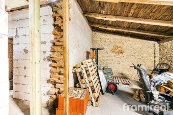 Ev.č. 02085 Nabízíme k prodeji zděný dům v klidné a malebné 