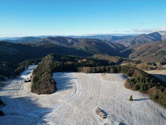 Na predaj výnimočný pozemok s výmerou 8 698 m² v obci Donova