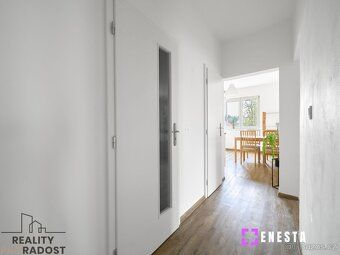 Hledáte klidné bydlení plné vzrostlých stromů, ale zároveň c