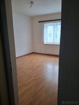 Nabízím pronájem bytu v přízemí rodinného domu 2+KK o výměř 