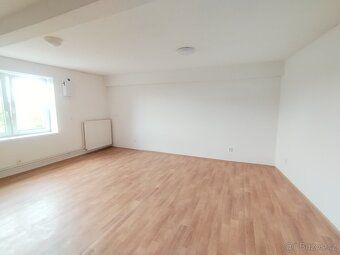 Máme pro vás pronájem prostorného bytu 1+kk/33 m2, na ulici 