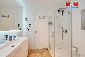 Nabízíme k prodeji rodinný dům o dispozici 4+kk a užitné plo