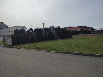 Prodám stavební pozemek o velikosti 961 m² v klidné části ob