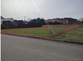Prodám stavební pozemek o velikosti 961 m² v klidné části ob