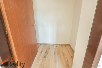 Nabízíme k prodeji krásný družstevní ateliér 2+kk o užitné p