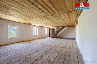 Nabízíme k dlouhodobému pronájmu dvougenerační rodinný dům v