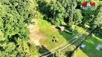 Nabízíme k prodeji slunný pozemek o rozloze 487 m² v klidné 