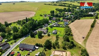 Nabízíme k prodeji slunný pozemek o rozloze 1407 m² v klidné
