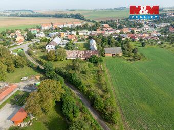 Exkluzivně Vám nabízíme ke koupi dům s rozlehlým pozemkem a 