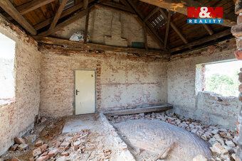 Exkluzivně Vám nabízíme ke koupi dům s rozlehlým pozemkem a 