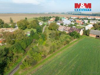Exkluzivně Vám nabízíme ke koupi dům s rozlehlým pozemkem a 