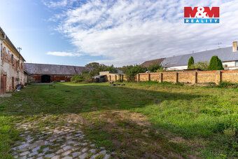 Exkluzivně Vám nabízíme ke koupi dům s rozlehlým pozemkem a 