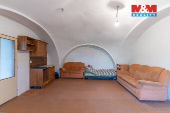 Exkluzivně Vám nabízíme ke koupi dům s rozlehlým pozemkem a 