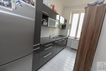 Nabízíme k prodeji světlý a prostorný byt 3+1 o podlahové pl
