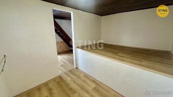 Nabízíme Vám ke koupi útulnou chatu situovanou v klidné a vy