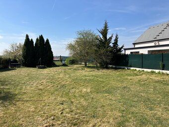 Dlouhodobě pronajmeme slušným lidem pozemek/zahradu (700m2) 