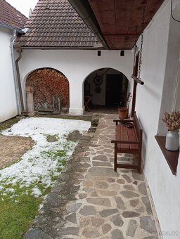 Hledáte nemovitost v klidné lokalitě pár kroků od řeky, kter