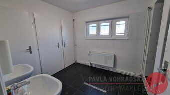 Kousek od sjezdu z dálnice D6, sjezd Lány, Stochov, Tuchlovi