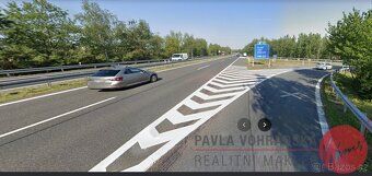Kousek od sjezdu z dálnice D6, sjezd Lány, Stochov, Tuchlovi