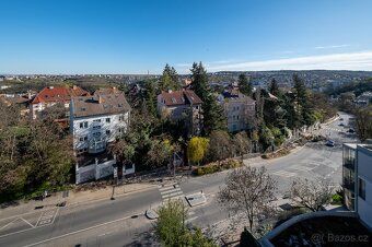 Hledáte prostorný a světlý byt v klidné rezidenční části Smí