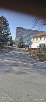 PRONAJMU HLÍDADANOU GARÁŽ NA PRAZE 5 MOTOL PRO STANÍ MOTORKY