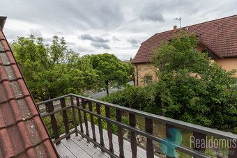 Realdomus zprostředkuje pronájem bytu v patře rodinného domu
