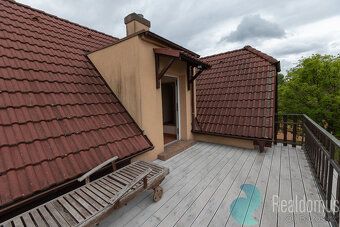 Realdomus zprostředkuje pronájem bytu v patře rodinného domu
