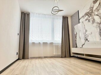 Nabízíme k prodeji světlý, designový byt 2+kk o celkové výmě