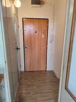 Nabízíme k pronájmu byt 1+1 v ulici Dolnokubínská. Byt má 36
