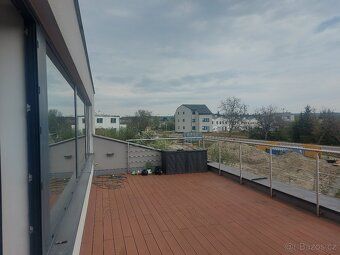 Pronájem bytu 128 m2, obytná plocha 84 m2, balkon a terasa 4