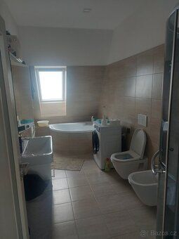 Pronájem bytu 128 m2, obytná plocha 84 m2, balkon a terasa 4