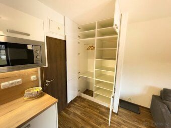 Pronajmu nově zrekonstruovaný apartmánový byt 2+kk. Obývací 