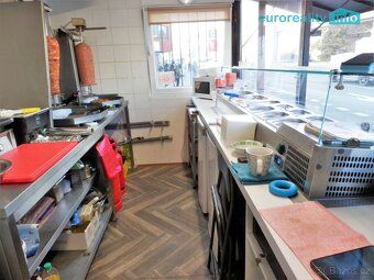 Nabízíme přenechání stánku rychlého občerstvení 10 m2 na zas