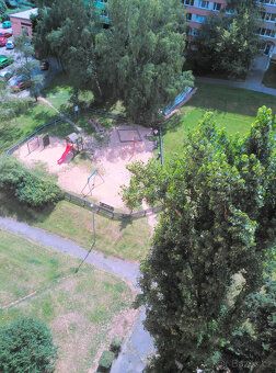 Prodám světlý byt 3+1 (lze i jako 4+kk přidáním 1 příčky) v 