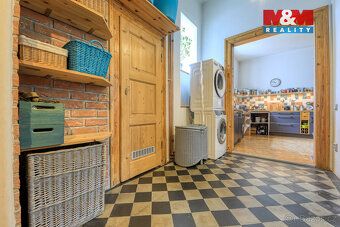 Nabízíme k prodeji světlý byt 2+1 o ploše 70 m². Byt se nach