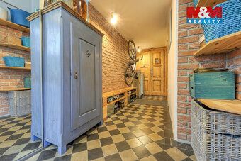 Nabízíme k prodeji světlý byt 2+1 o ploše 70 m². Byt se nach