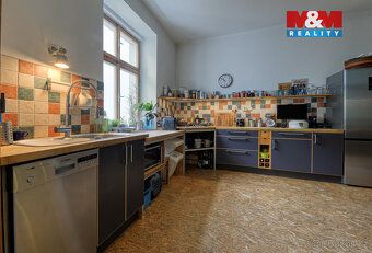 Nabízíme k prodeji světlý byt 2+1 o ploše 70 m². Byt se nach