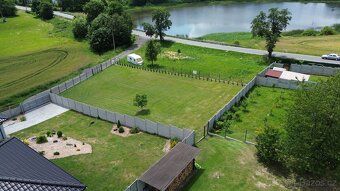 Nabízím k prodeji stavební pozemek o rozloze 1009 m² v obci 