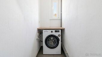 Nabízíme k pronájmu zrekonstruovaný, světlý a moderně řešený