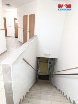Nabízíme pronájem obchodního prostoru, případně kanceláře k 