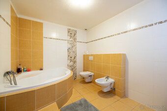 Nabízíme k prodeji nadstandardní, mezonetový byt 4+kk, 144m2