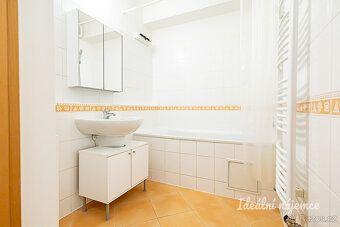 K dlouhodobému podnájmu nabízíme moderní a prakticky řešený 
