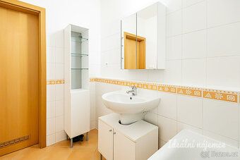 K dlouhodobému podnájmu nabízíme moderní a prakticky řešený 